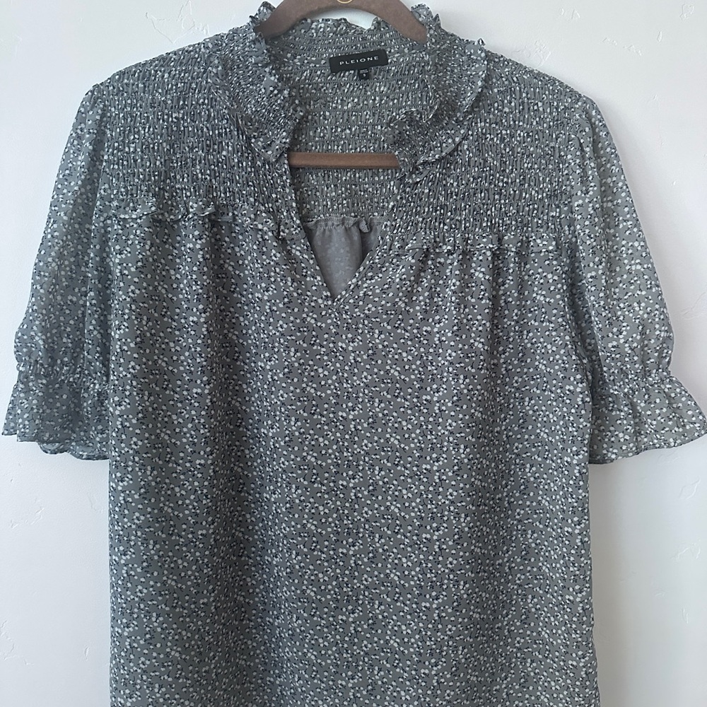 Pleione Black and White Puff Sleeve Ruffled Blouse